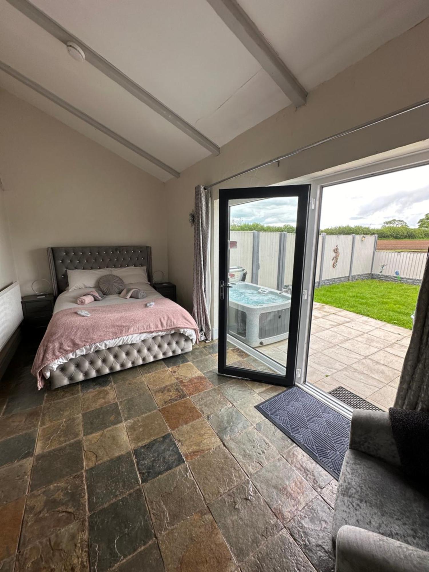 Dwylig Isa Holiday Cottages Rhuddlan Bilik gambar